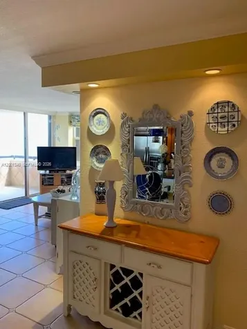 2555 Collins Avenue Miami Beach FL 33140