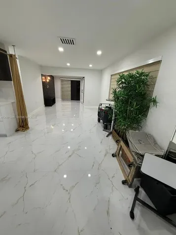 10460 SW 26th Terrace Miami FL 33165