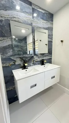 10460 SW 26th Terrace Miami FL 33165