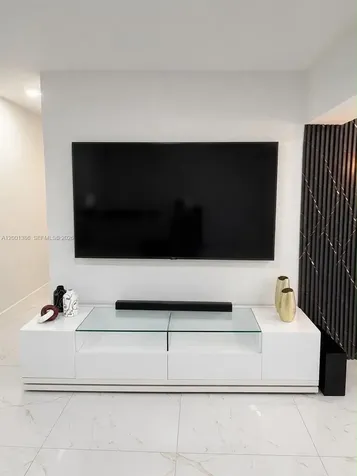 10460 SW 26th Terrace Miami FL 33165