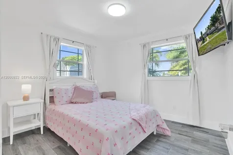 17501 NW 85th Avenue Hialeah FL 33015