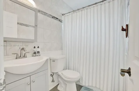 17501 NW 85th Avenue Hialeah FL 33015
