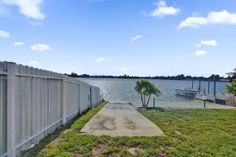 17501 NW 85th Avenue Hialeah FL 33015