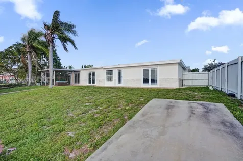 17501 NW 85th Avenue Hialeah FL 33015