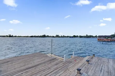 17501 NW 85th Avenue Hialeah FL 33015