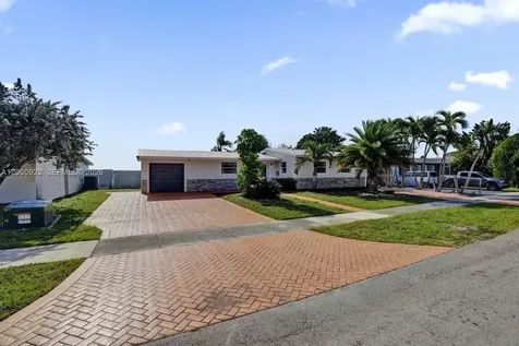 17501 NW 85th Avenue Hialeah FL 33015