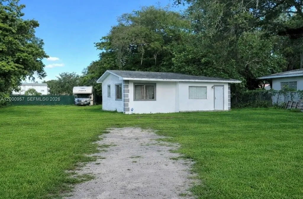 15206 NE 8th Avenue Miami FL 33162
