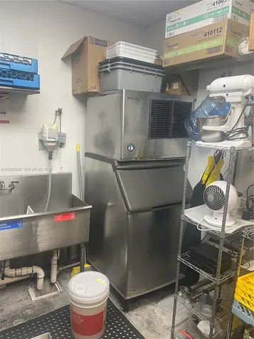 9511 S Dixie Highway Pinecrest FL 33156
