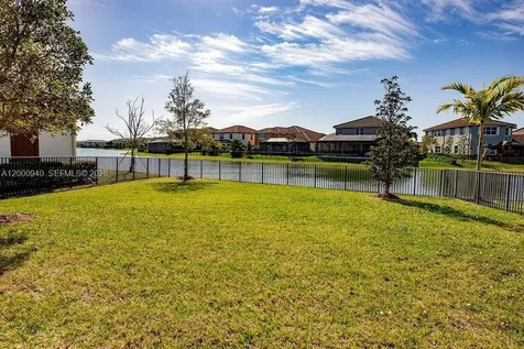 8630 Lakeside Bend Parkland FL 33076