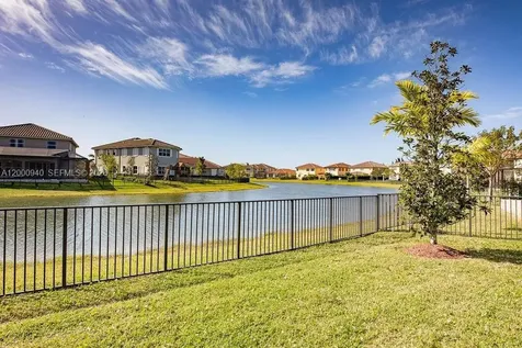 8630 Lakeside Bend Parkland FL 33076
