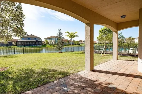 8630 Lakeside Bend Parkland FL 33076
