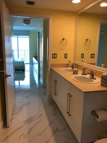 325 Biscayne Boulevard Miami FL 33131