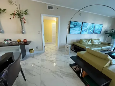 325 Biscayne Boulevard Miami FL 33131