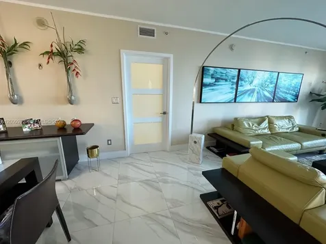 325 Biscayne Boulevard Miami FL 33131