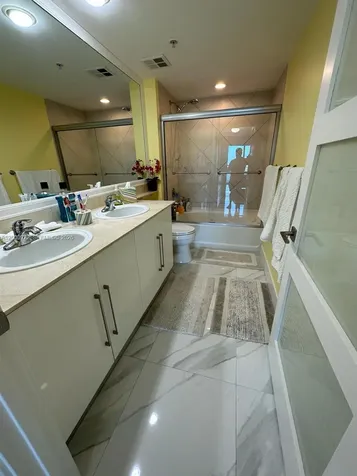 325 Biscayne Boulevard Miami FL 33131