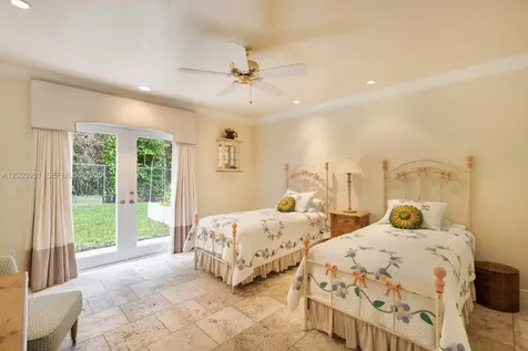 10100 Lakeside Drive Coral Gables FL 33156