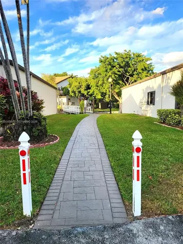 9723 N New River Canal Road Plantation FL 33324