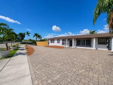120 S 56th Avenue Hollywood FL 33023