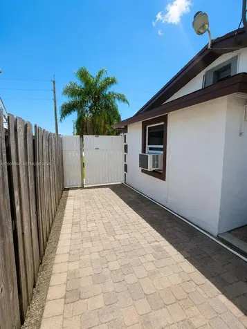 120 S 56th Avenue Hollywood FL 33023