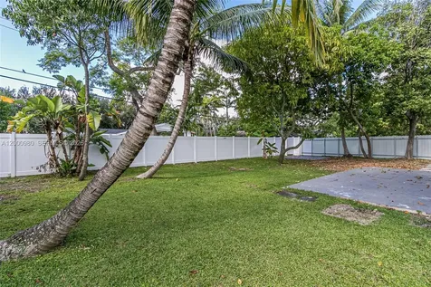 840 NE 182nd Terrace North Miami Beach FL 33162