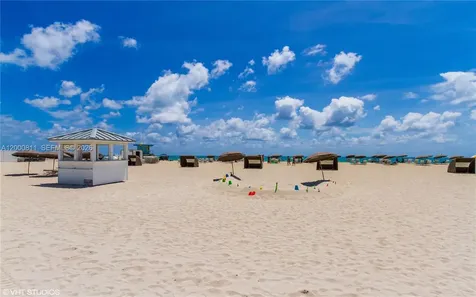 100 Lincoln Road Miami Beach FL 33139
