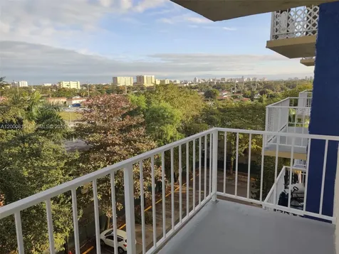 4550 NW 9th Street Miami FL 33126