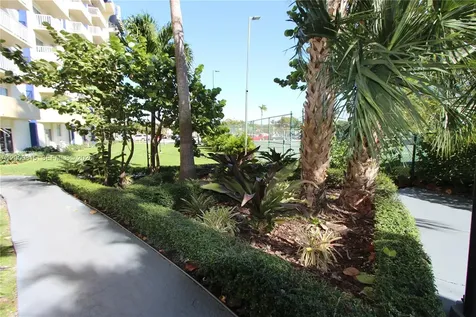 4550 NW 9th Street Miami FL 33126