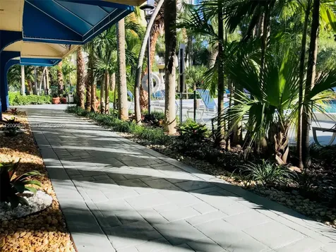 4550 NW 9th Street Miami FL 33126