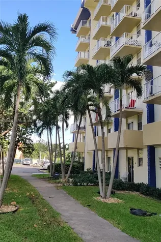 4550 NW 9th Street Miami FL 33126