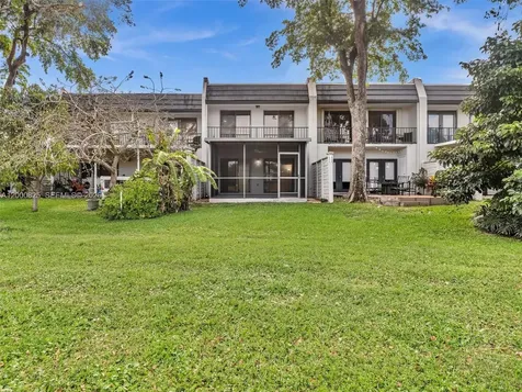 19174 Bobolink Drive Hialeah FL 33015