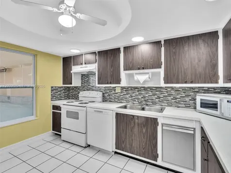 19174 Bobolink Drive Hialeah FL 33015