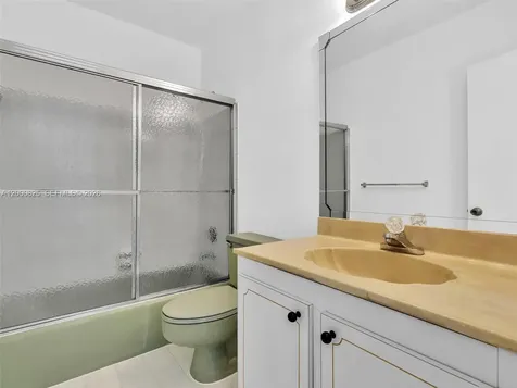 19174 Bobolink Drive Hialeah FL 33015