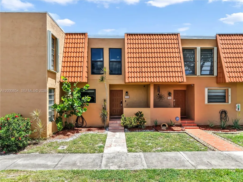 1541 NW 92nd Avenue Pembroke Pines FL 33024