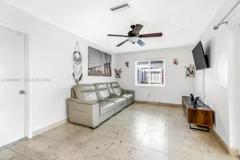 1301 N 74th Terrace Hollywood FL 33024