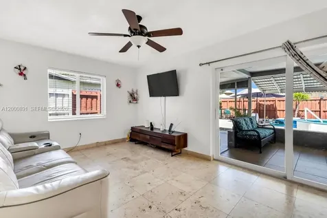 1301 N 74th Terrace Hollywood FL 33024