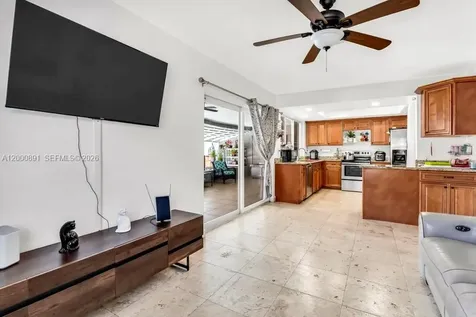 1301 N 74th Terrace Hollywood FL 33024
