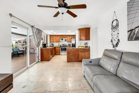1301 N 74th Terrace Hollywood FL 33024