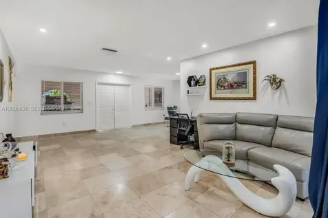 1301 N 74th Terrace Hollywood FL 33024