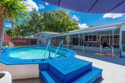 1301 N 74th Terrace Hollywood FL 33024