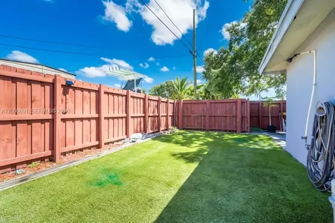 1301 N 74th Terrace Hollywood FL 33024