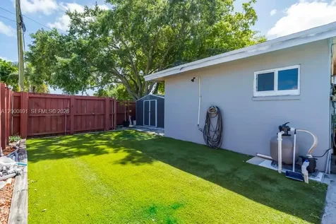 1301 N 74th Terrace Hollywood FL 33024