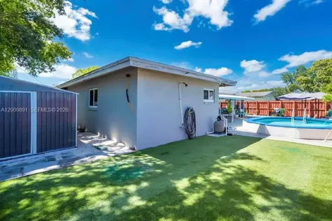 1301 N 74th Terrace Hollywood FL 33024