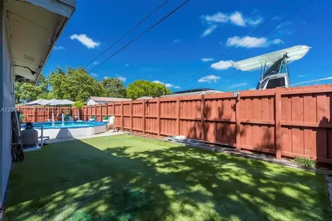 1301 N 74th Terrace Hollywood FL 33024