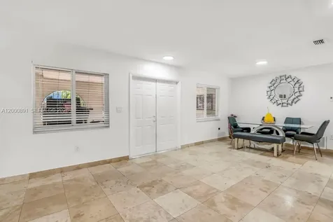 1301 N 74th Terrace Hollywood FL 33024