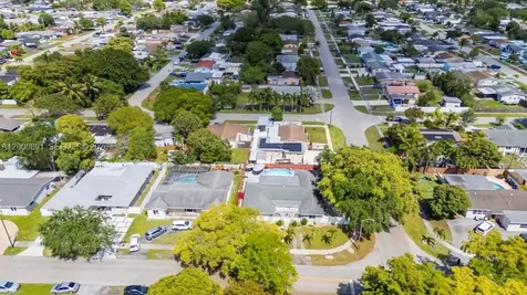 1301 N 74th Terrace Hollywood FL 33024