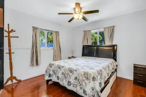 1301 N 74th Terrace Hollywood FL 33024