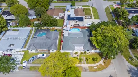 1301 N 74th Terrace Hollywood FL 33024