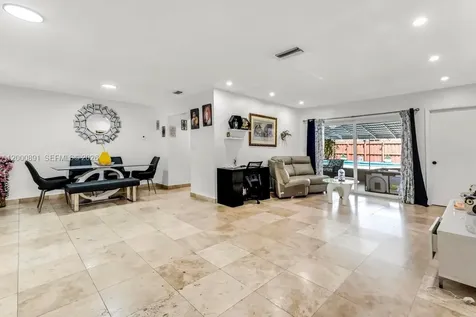 1301 N 74th Terrace Hollywood FL 33024