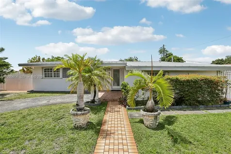 1900 SW 87th Court Miami FL 33165