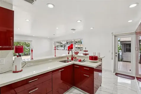 1900 SW 87th Court Miami FL 33165